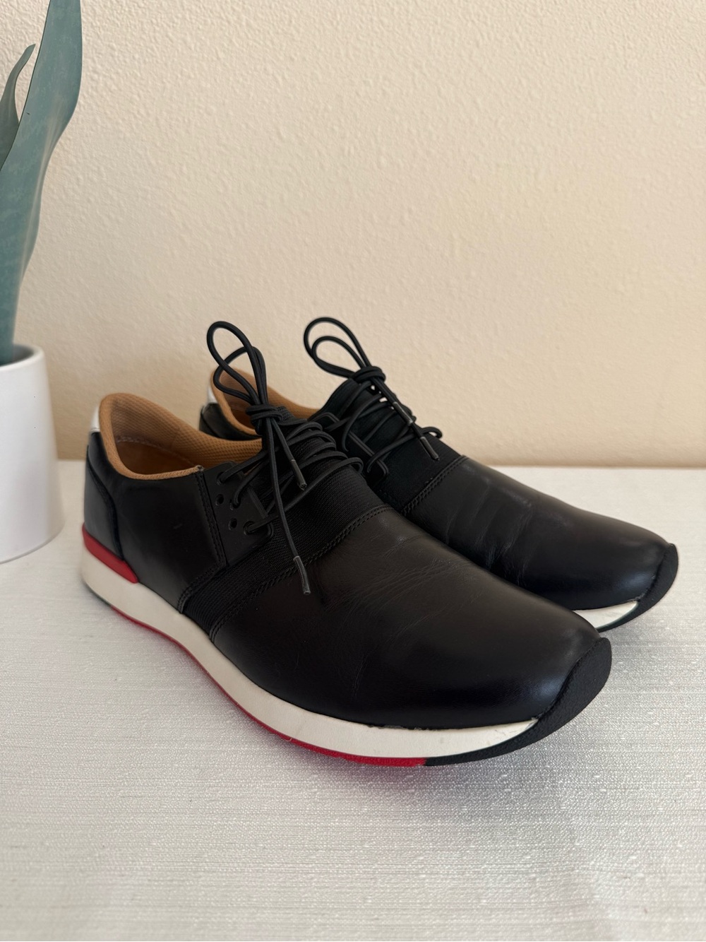 Vionic Carmen Black Leather Casual Lace-Up Sneakers
